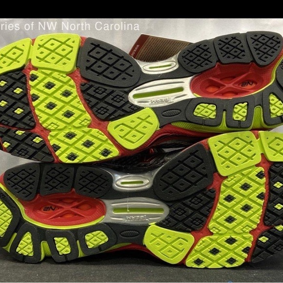 New Balance Men's Gray and Red Athletic Shoes - Picture 4 of 6